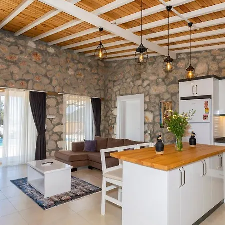 Oguz- 2 Bedroom Honeymoon Villa With Jacuzzi In Kalkan *