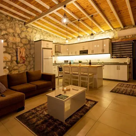 Oguz- 2 Bedroom Honeymoon Villa With Jacuzzi In Kalkan 빌라