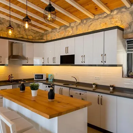 Oguz- 2 Bedroom Honeymoon Villa With Jacuzzi In Kalkan 빌라