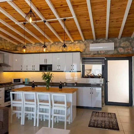 Oguz- 2 Bedroom Honeymoon Villa With Jacuzzi In Kalkan Vila *